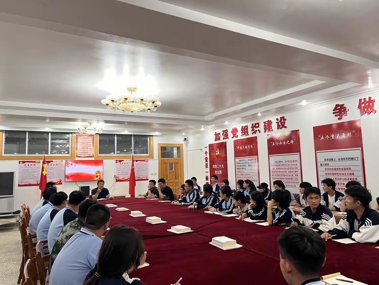 “食”话实说，守护健康——青岛兴华汽车工程学校召开食堂安全专题学生座谈会