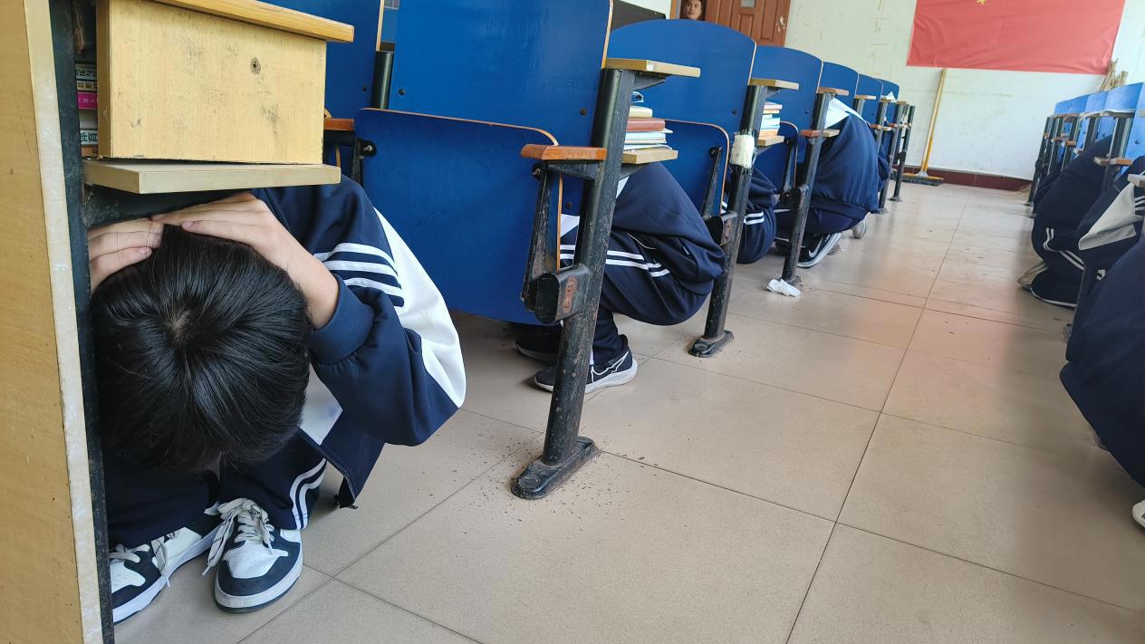 人人讲安全、个个会应急——青岛兴华汽车工程学校开展防震减灾演练
