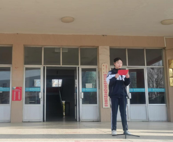 奋斗与付出--青岛兴华汽车工程学校第六周升旗仪式